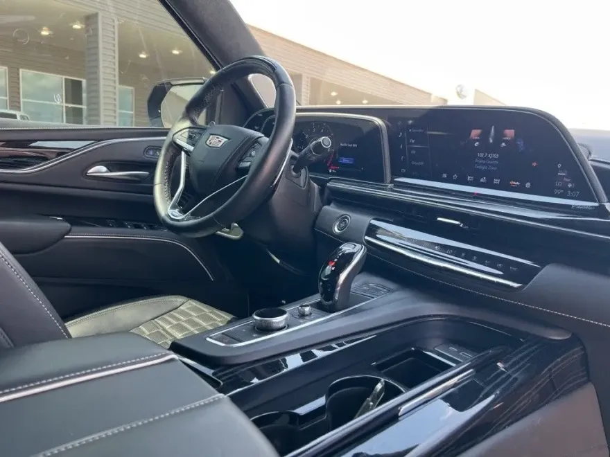 2023 Cadillac Escalade V-Series photo 1