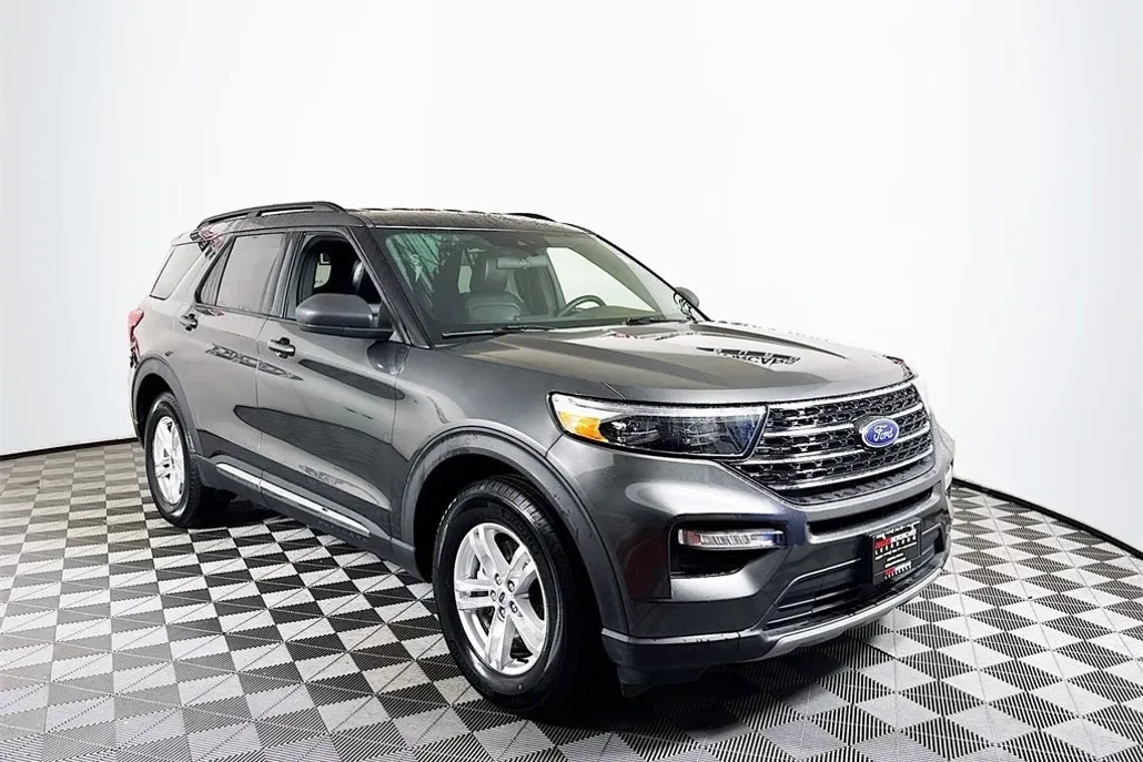 2020 Ford Explorer XLT photo 1