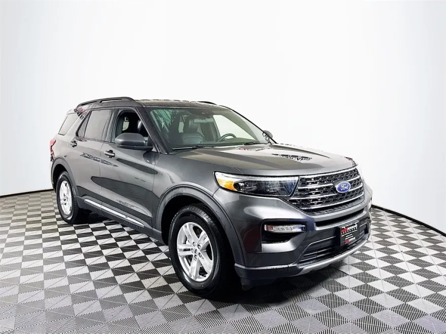 2020 Ford Explorer XLT photo 1