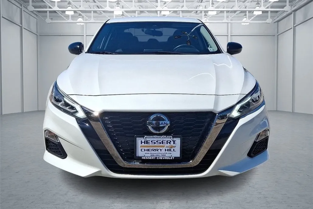 2020 Nissan Altima SR photo 1