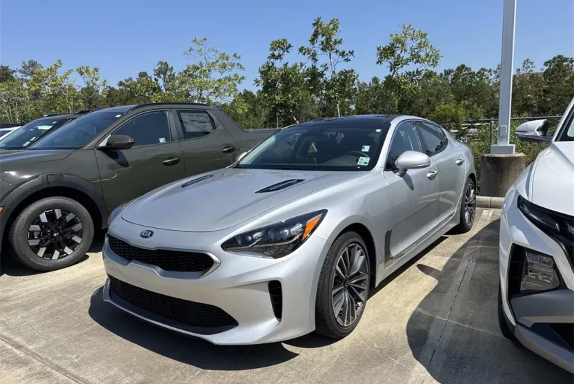 2018 Kia Stinger Premium photo 1