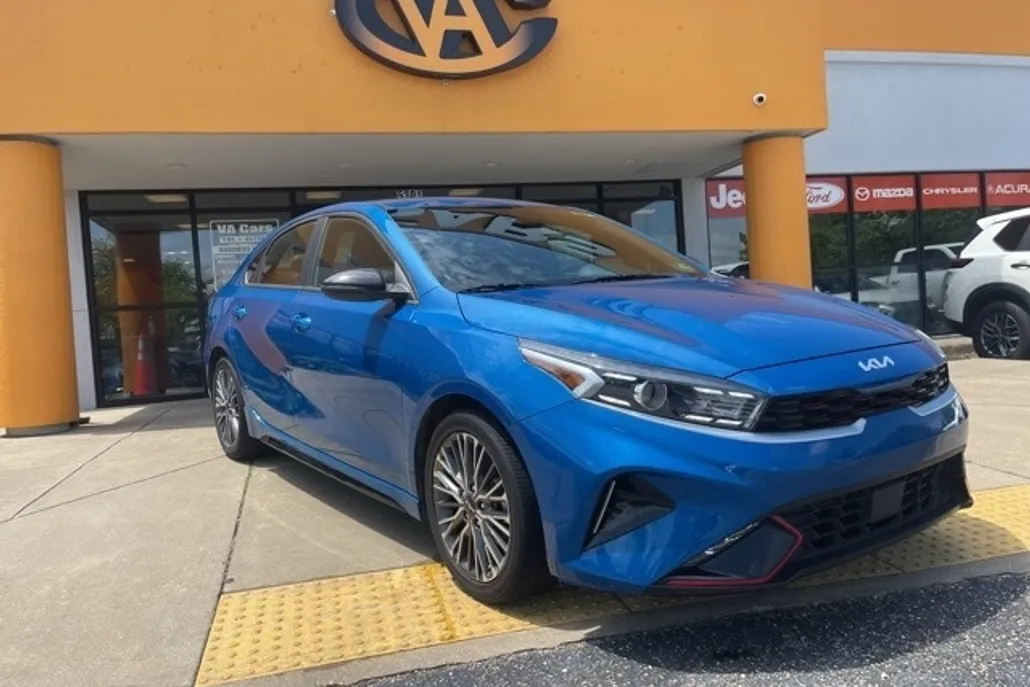 2023 Kia Forte GT-Line photo 1