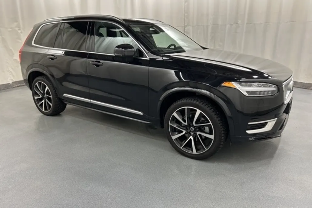 2023 Volvo XC90 Plus photo 1