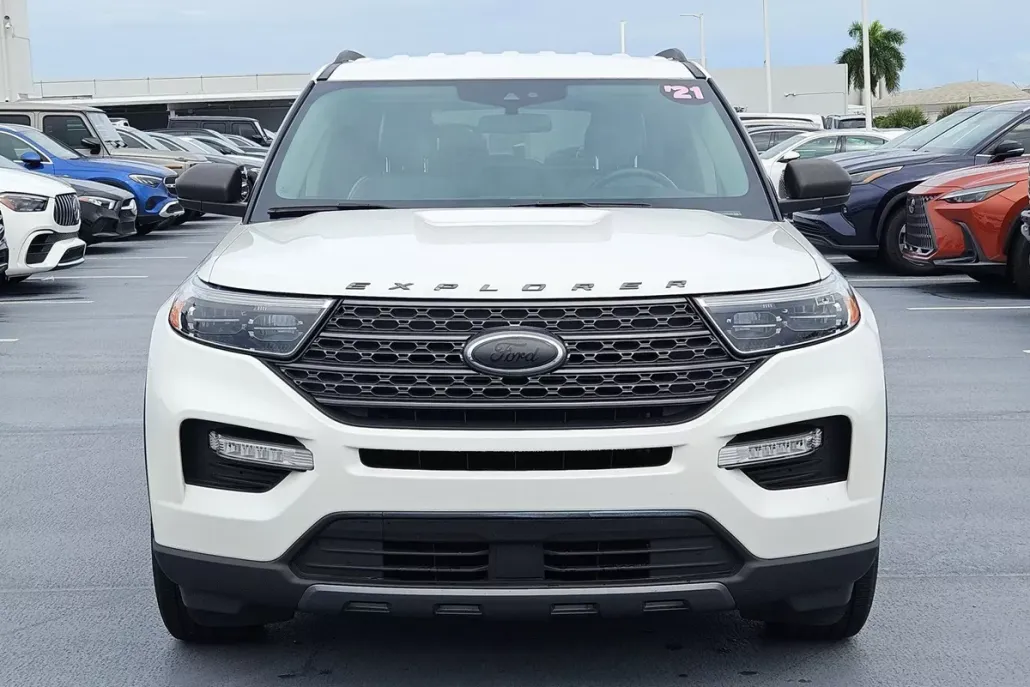 2021 Ford Explorer XLT photo 1