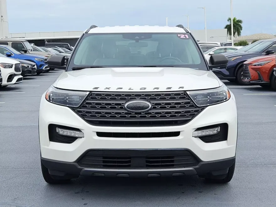 2021 Ford Explorer XLT photo 1