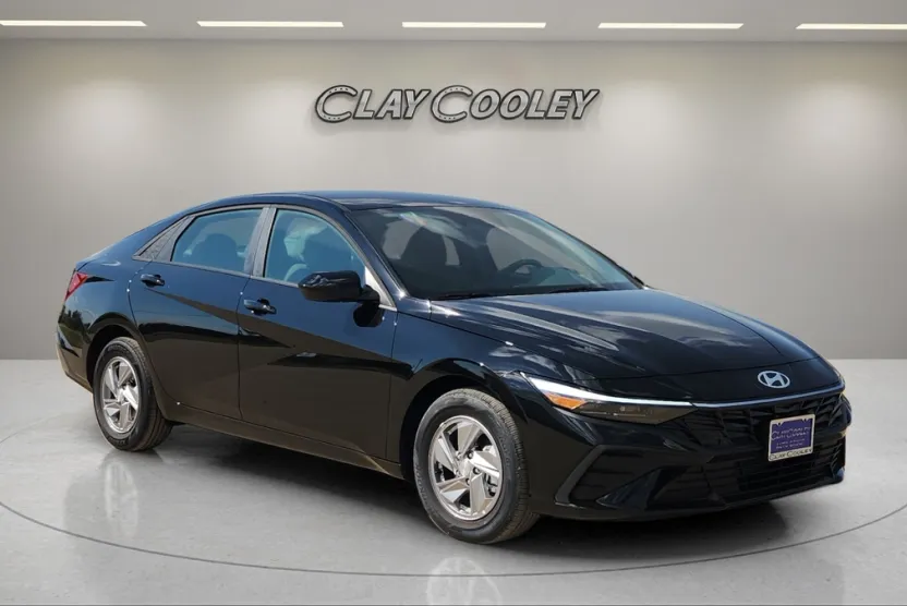 2025 Hyundai Elantra SE photo 1