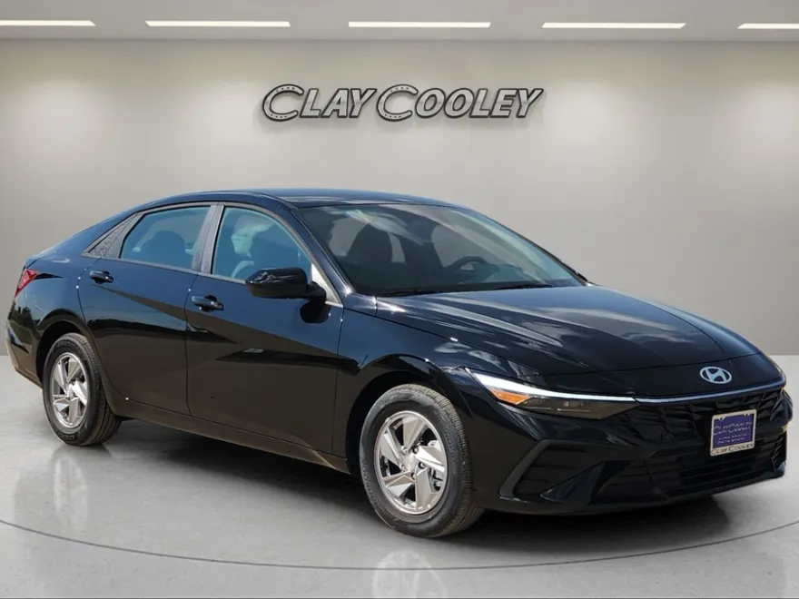 2025 Hyundai Elantra SE photo 1