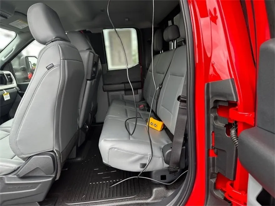 2025 Ford F-550 photo 1