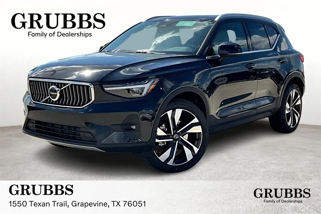 2025 Volvo XC40 photo 1