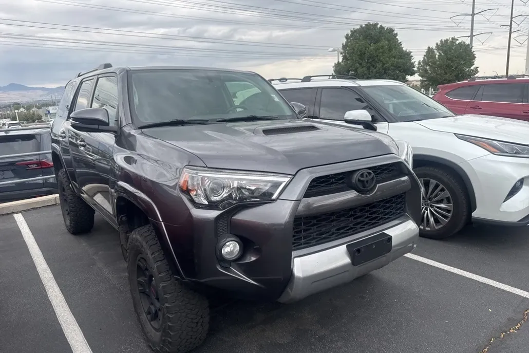 2019 Toyota 4Runner TRD Off-Road Premium photo 1