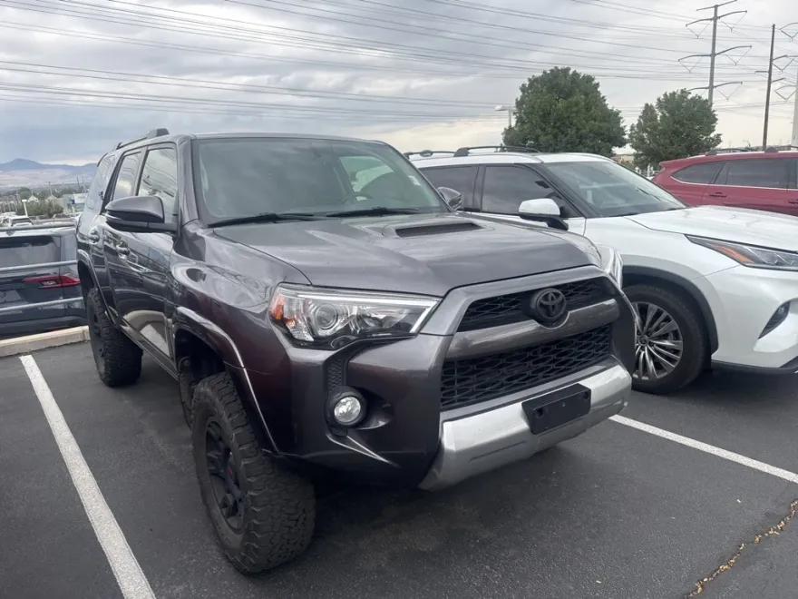 2019 Toyota 4Runner TRD Off-Road Premium photo 1