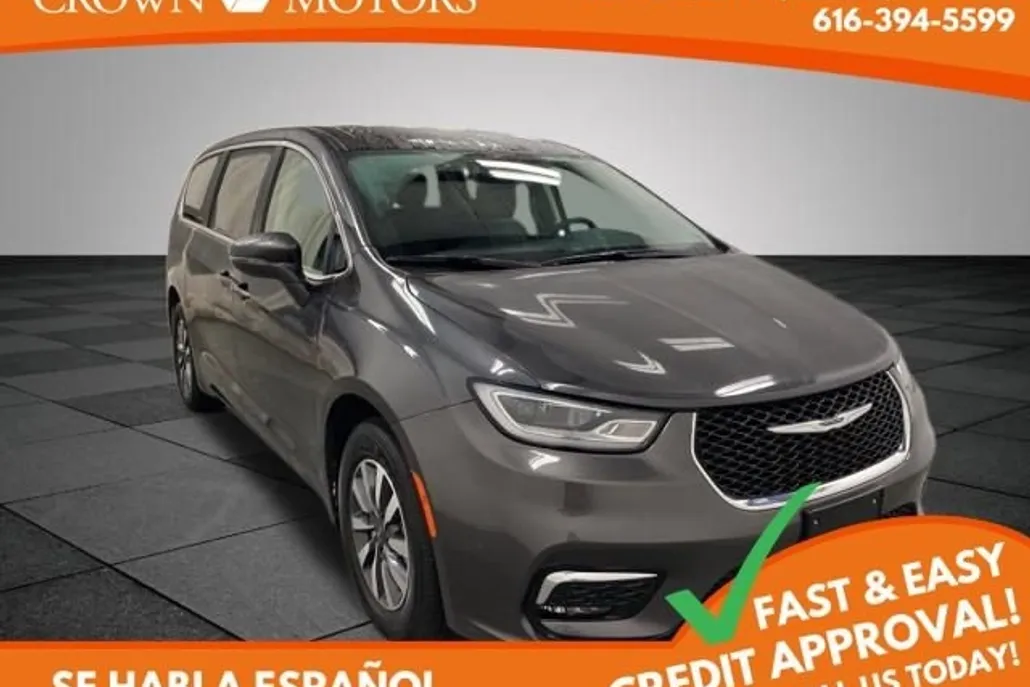 2022 Chrysler Pacifica Hybrid Touring L photo 1