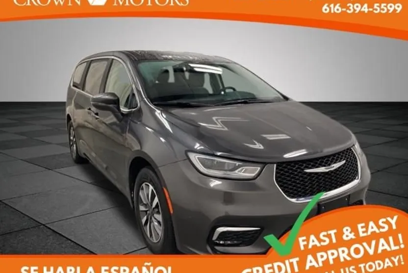 2022 Chrysler Pacifica Hybrid Touring L photo 1
