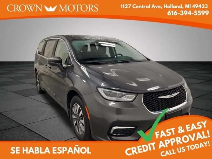 2022 Chrysler Pacifica Hybrid Touring L photo 1