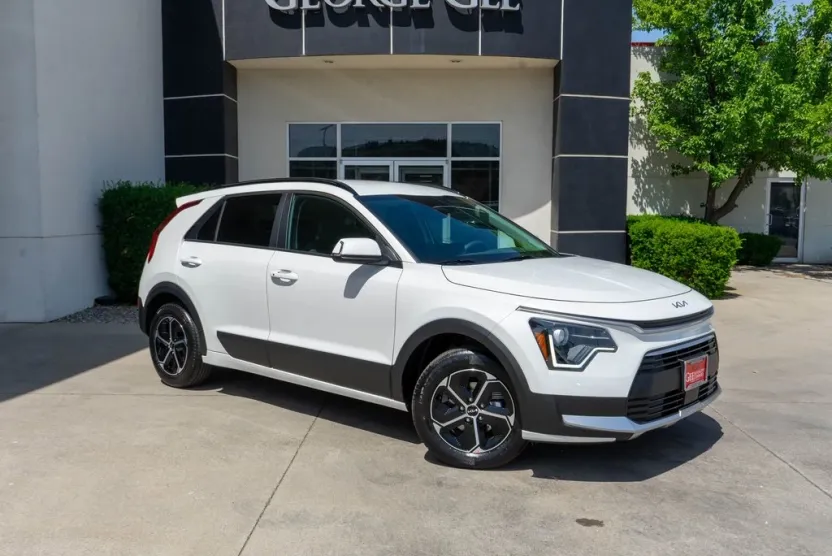 2025 Kia Niro EX photo 1