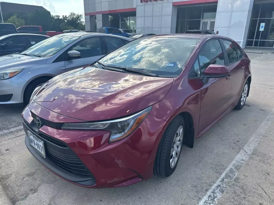 2025 Toyota Corolla LE photo 1