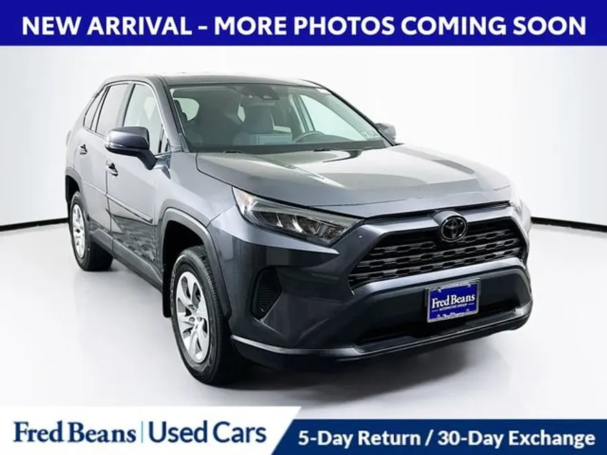 2022 Toyota RAV4 LE photo 1