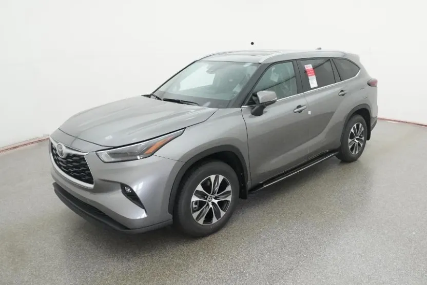 2025 Toyota Highlander XLE Limited photo 1