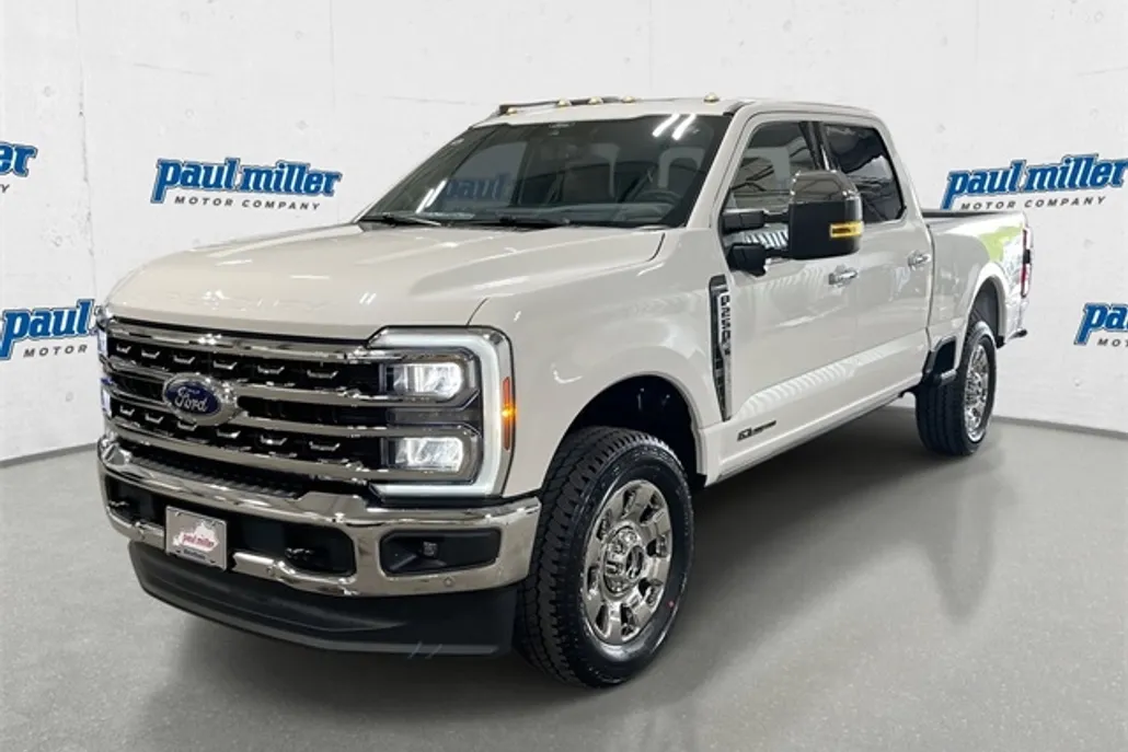 2025 Ford F-250 Lariat photo 1