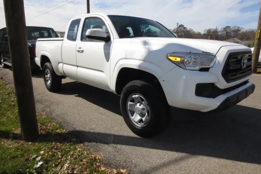 2017 Toyota Tacoma SR photo 1