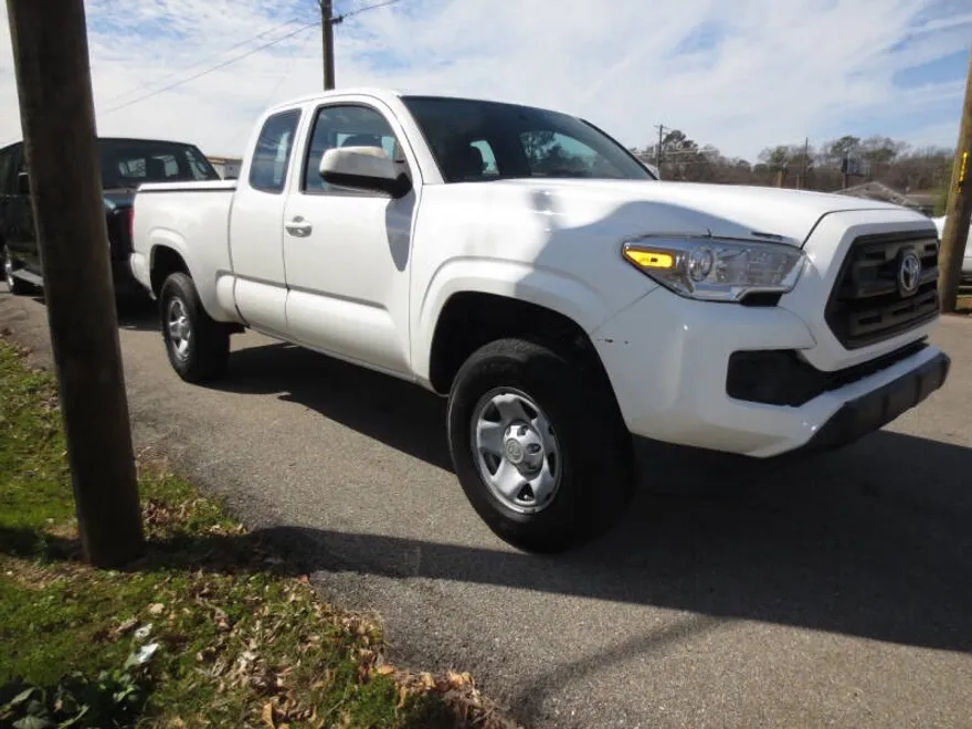 2017 Toyota Tacoma SR photo 1