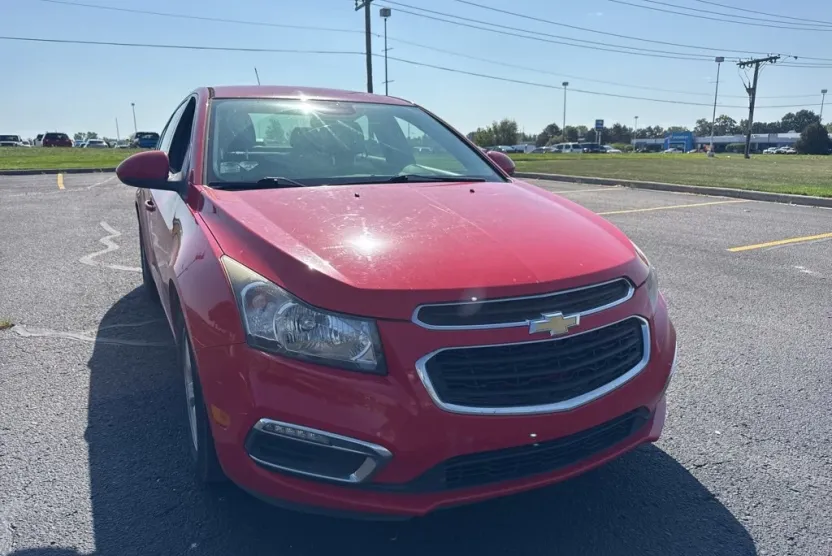 2016 Chevrolet Cruze LT photo 1