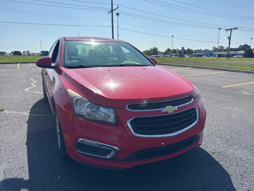 2016 Chevrolet Cruze LT photo 1