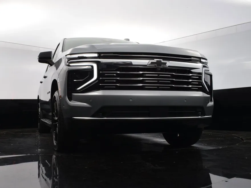 2025 Chevrolet Suburban Premier photo 1