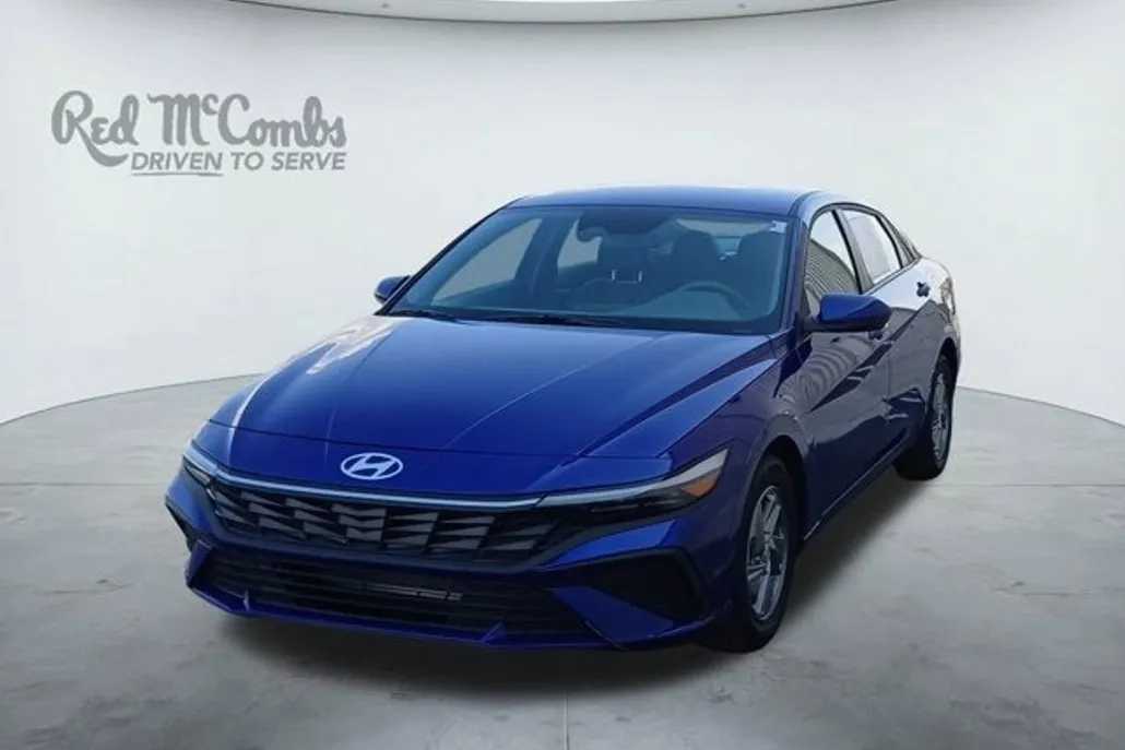 2025 Hyundai Elantra SE photo 1