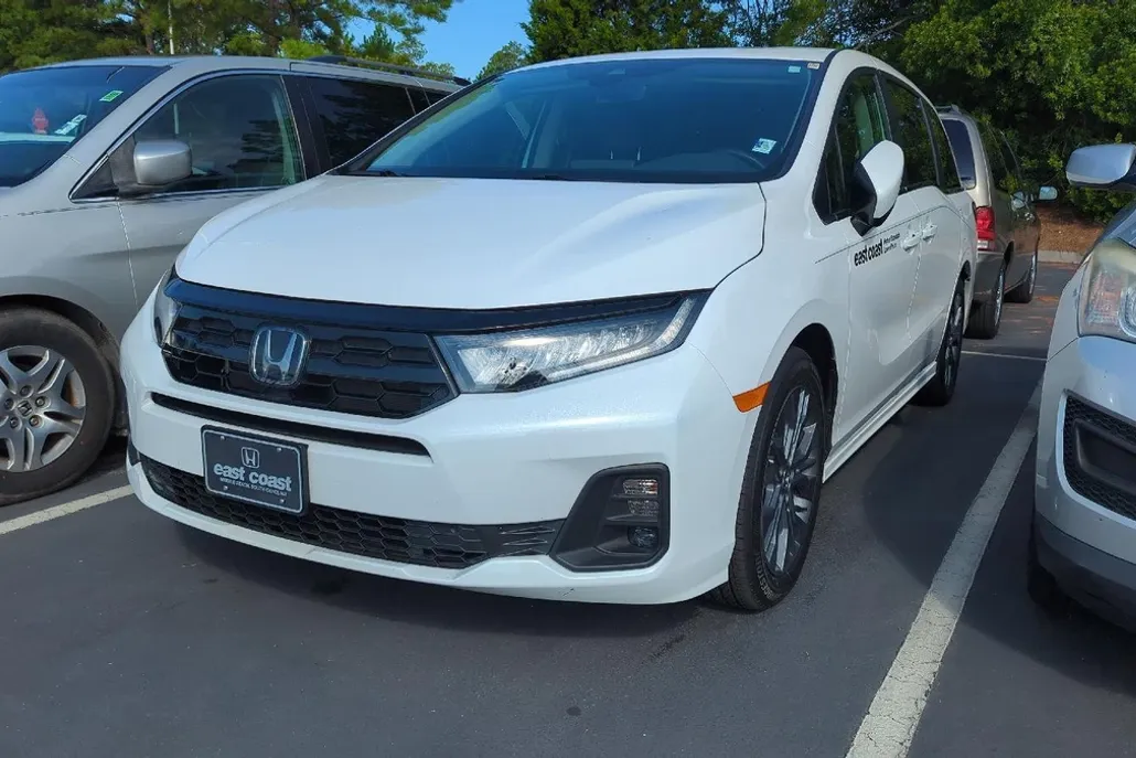 2025 Honda Odyssey Touring photo 1