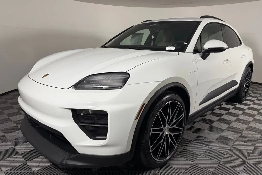 2025 Porsche Macan Electric 4 photo 1