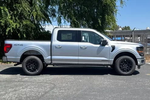 2025 Ford F-150 XLT photo 3