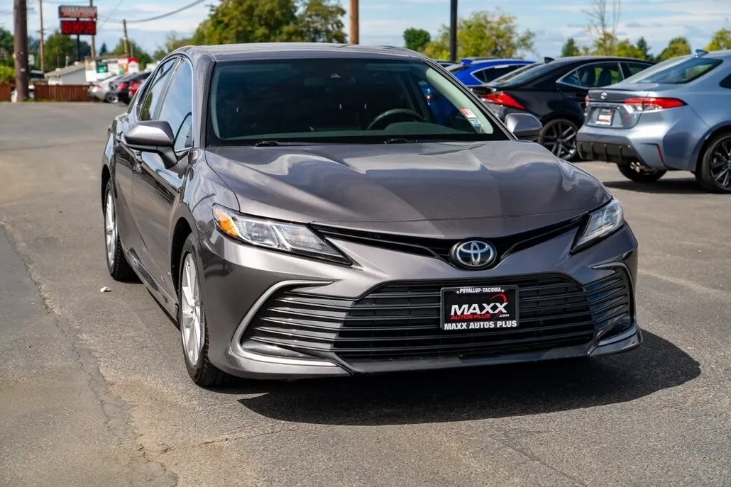 2021 Toyota Camry LE photo 1