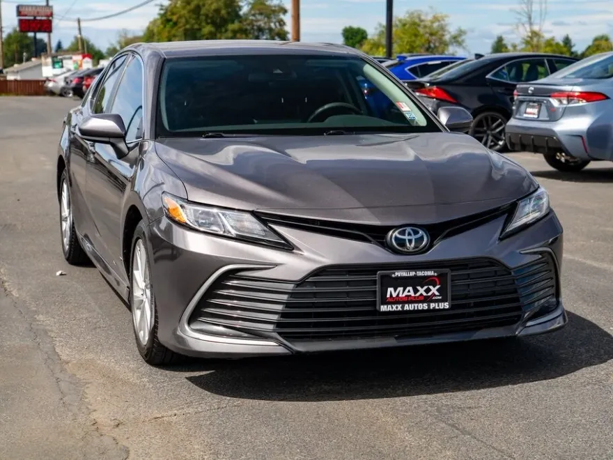 2021 Toyota Camry LE photo 1