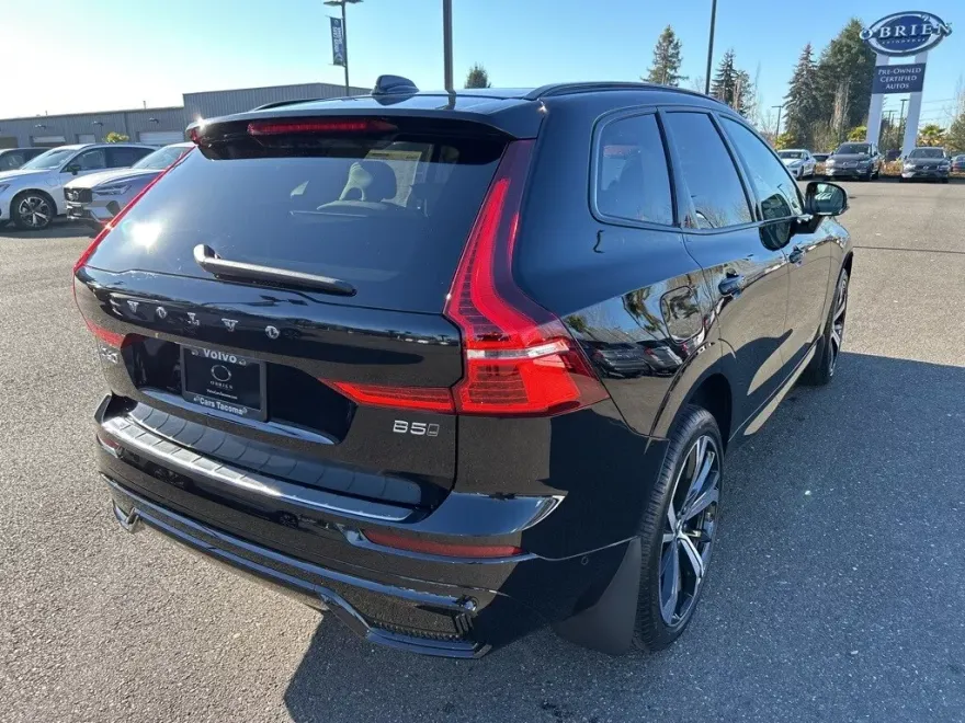 2025 Volvo XC60 B5 photo 1