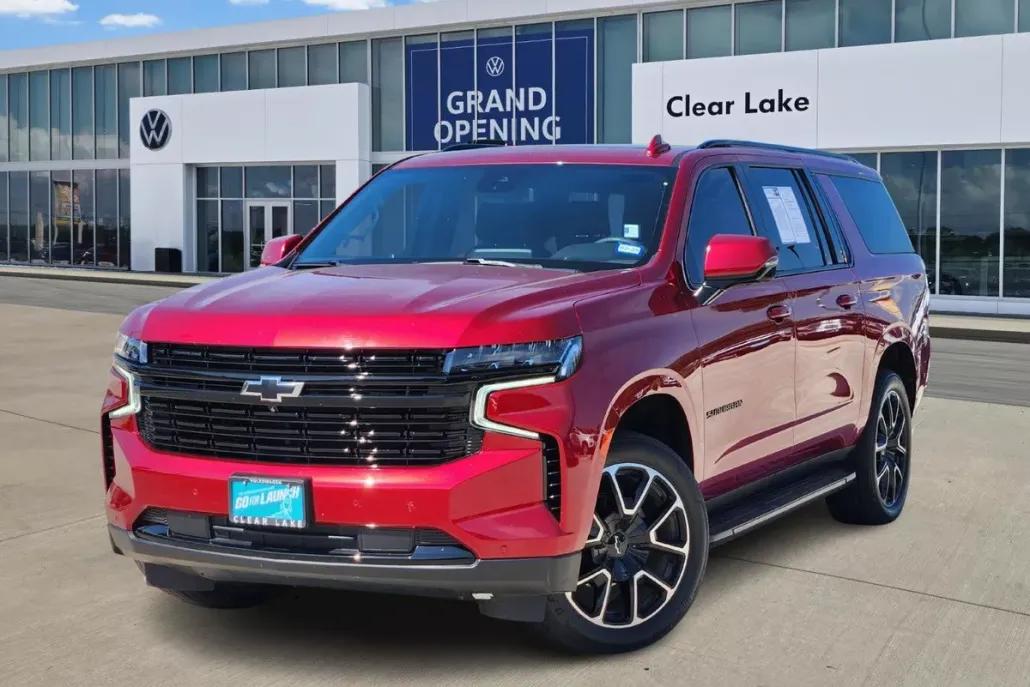 2023 Chevrolet Suburban RST photo 1