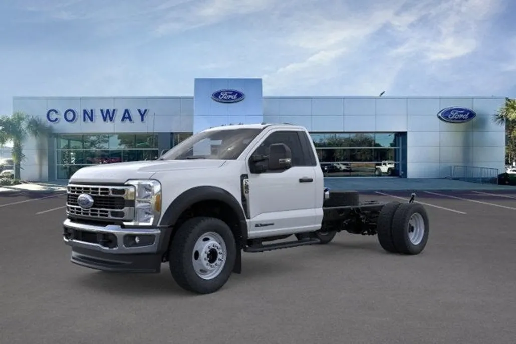 2025 Ford F-550 photo 1