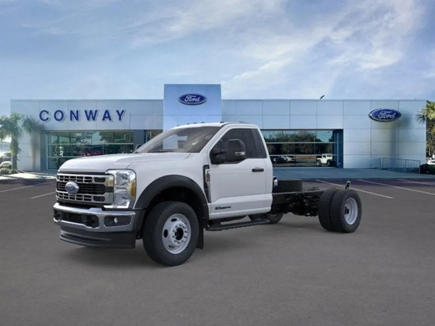 2025 Ford F-550 photo 1