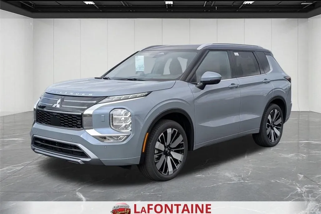 2025 Mitsubishi Outlander SEL photo 1
