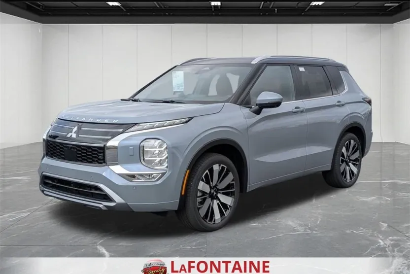 2025 Mitsubishi Outlander SEL photo 1