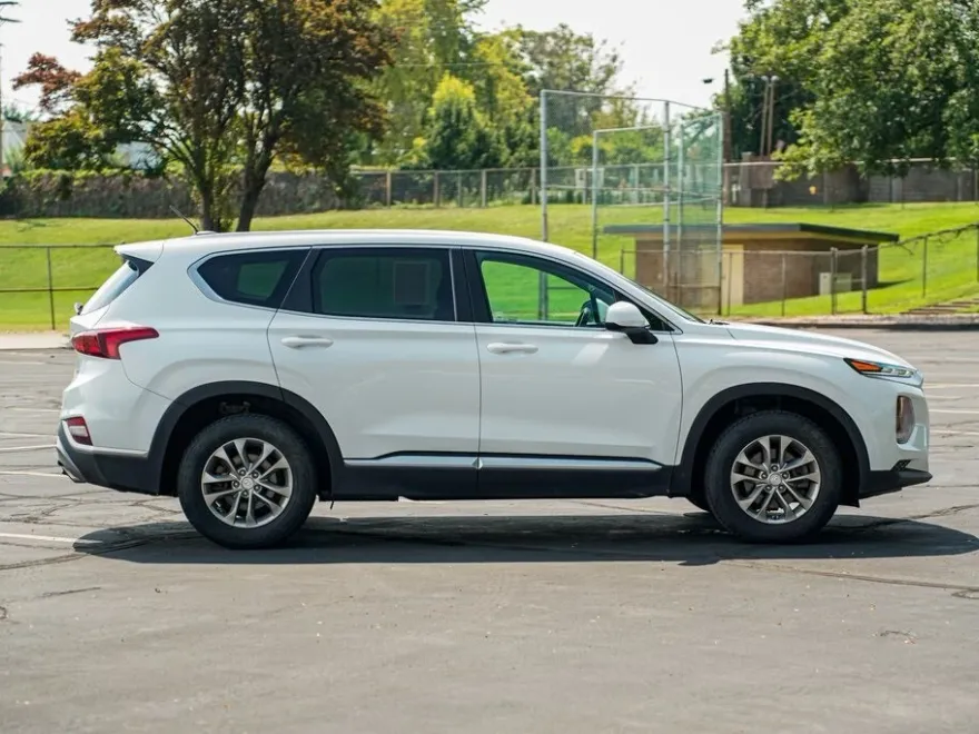 2019 Hyundai Santa Fe SE photo 1