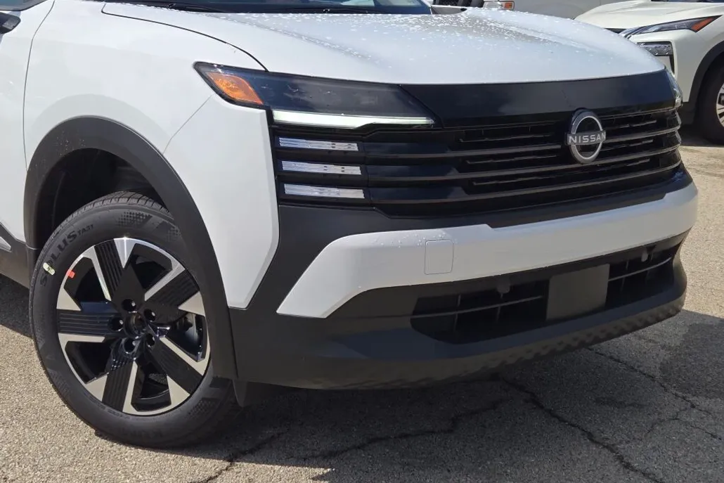 2025 Nissan Kicks SV photo 1