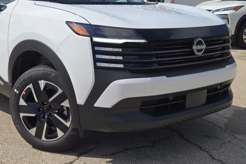 2025 Nissan Kicks SV photo 1