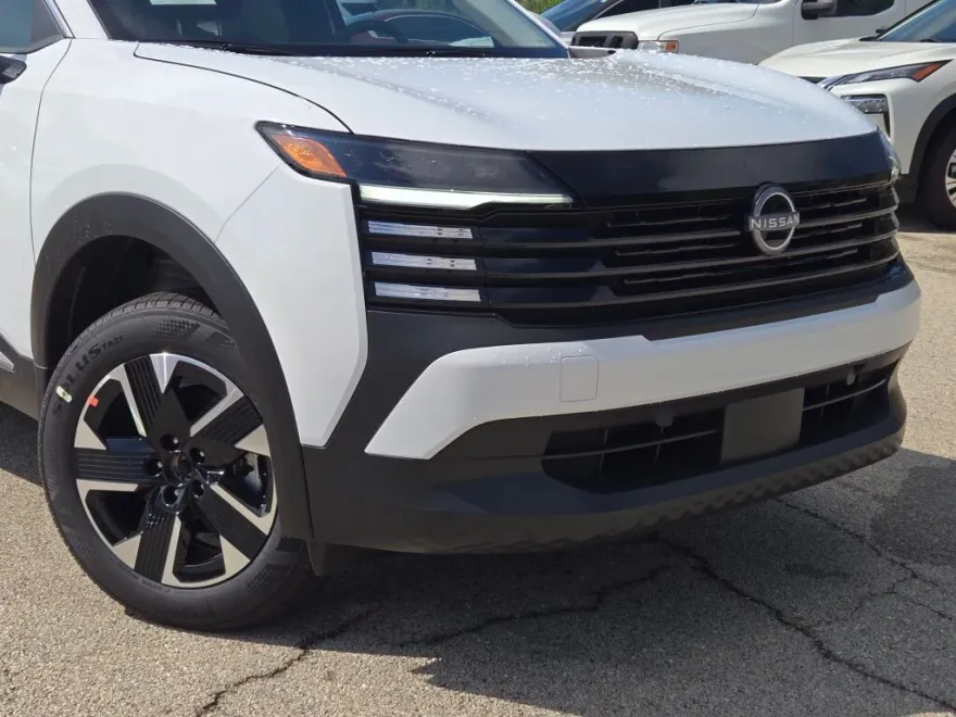2025 Nissan Kicks SV photo 1
