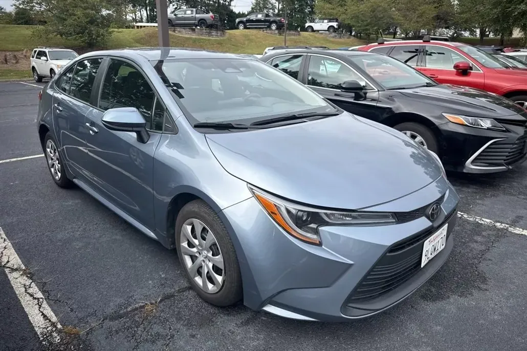 2024 Toyota Corolla LE photo 1
