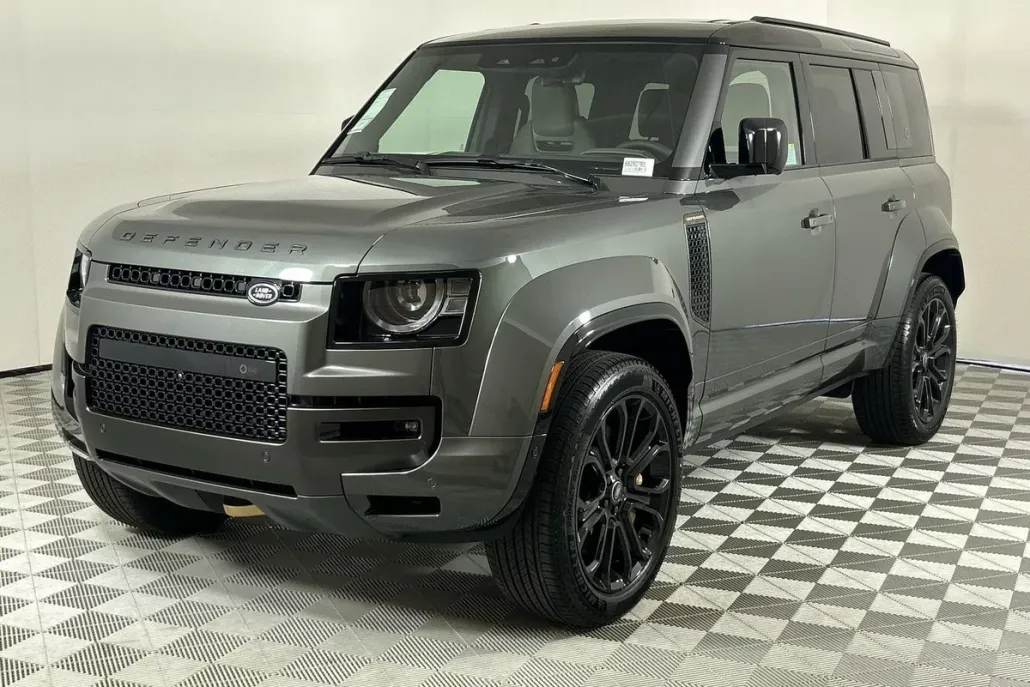 2025 Land Rover Defender 110 photo 1