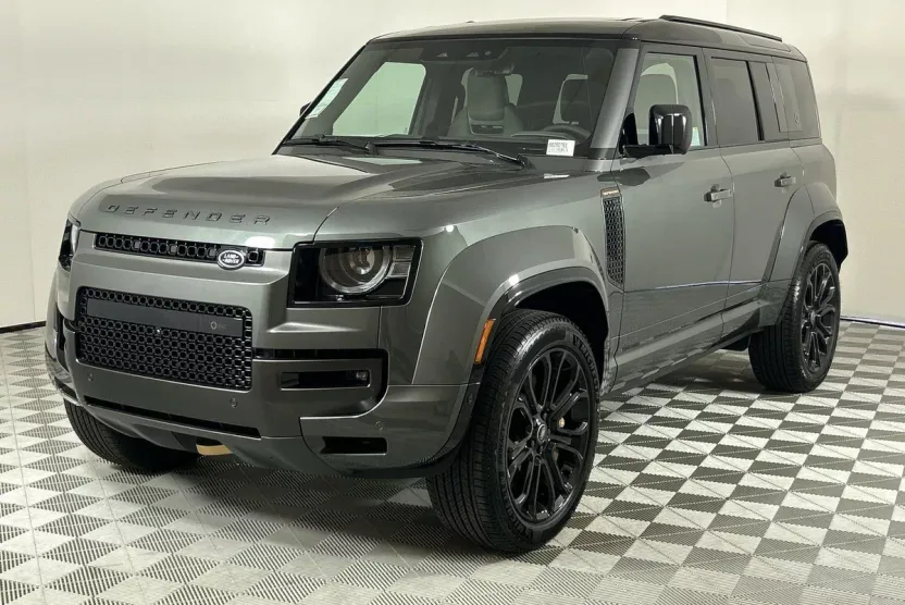 2025 Land Rover Defender 110 photo 1
