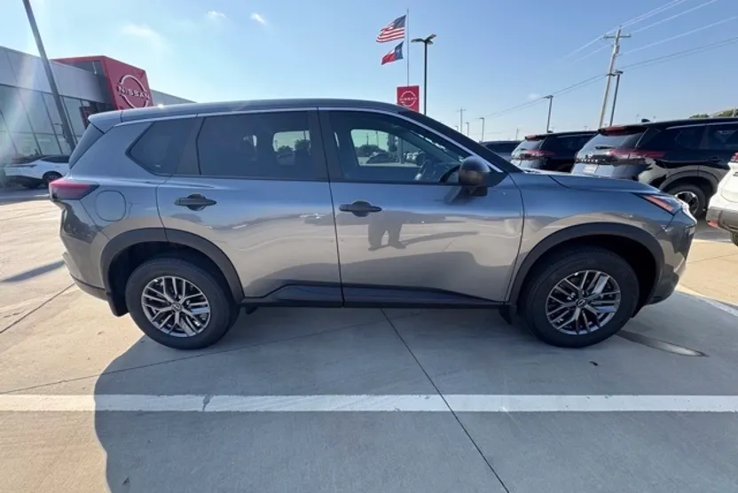 2026 Nissan Rogue S photo 1