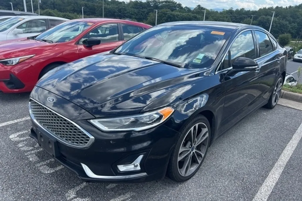 2019 Ford Fusion Titanium photo 1