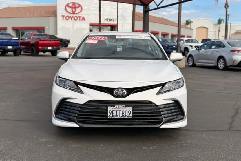 2023 Toyota Camry LE photo 1